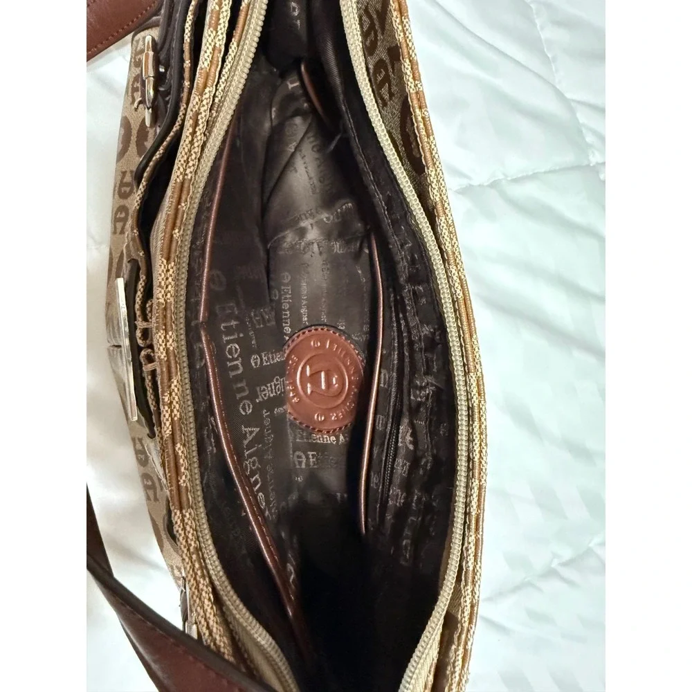 Vintage Y2K  Etienne Aigner  Leather Traditional Logo Buckle Hobo Monogram Purse